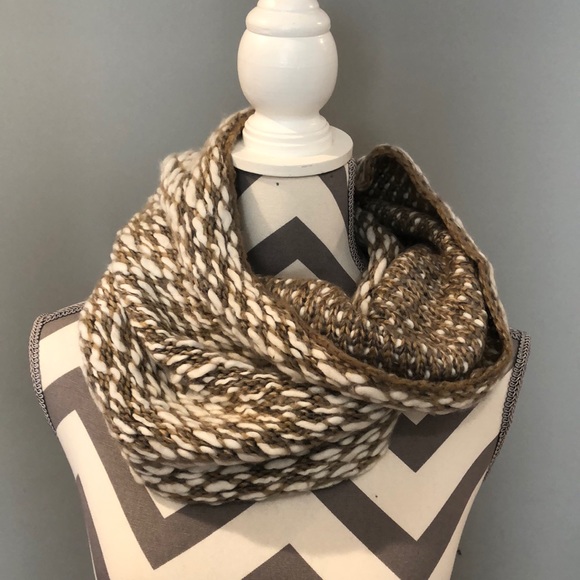Steve Madden Infinity Scarf - Picture 1 of 2